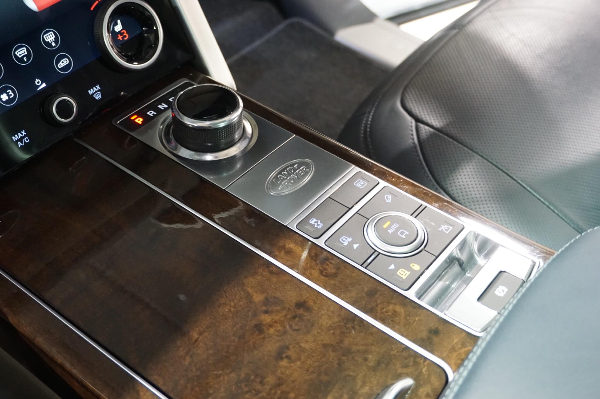 Land Rover Range Rover 2.0 P400e 13.1kWh Vogue SUV 5dr Petrol Plug-in Hybrid Auto 4WD Euro 6 (s/s) (404 ps)